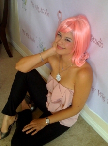 Jasmin in a pink wig